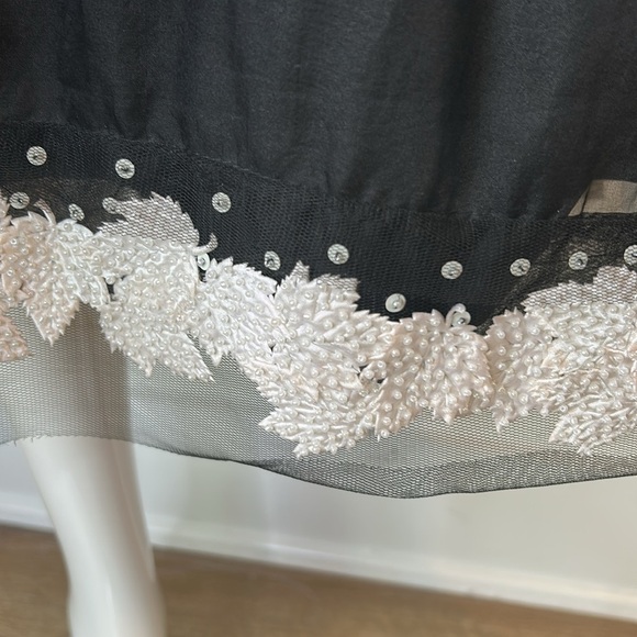 Jacquline Quinn skirt with faux pearl beaded embroidered leaves, size 4 - Picture 3 of 11